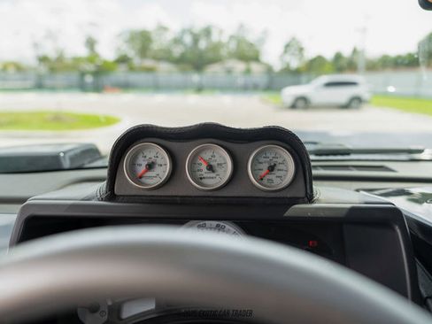 Used 2004 HUMMER H2 w/ Preferred Equipment Group image 30