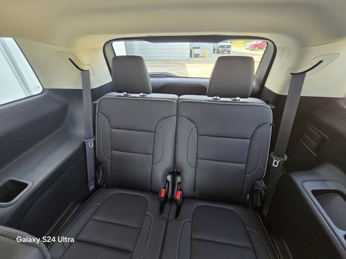 Used 2023 GMC Acadia Denali w/ Denali Ultimate Package FWD image 17