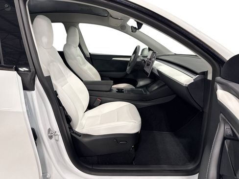 Certified 2023 Tesla Model Y Long Range AWD/4WD image 13