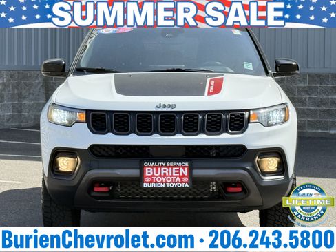 Used 2025 Jeep Compass Trailhawk AWD/4WD image 8