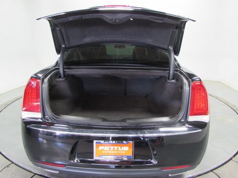 Used 2020 Chrysler 300 Touring image 11