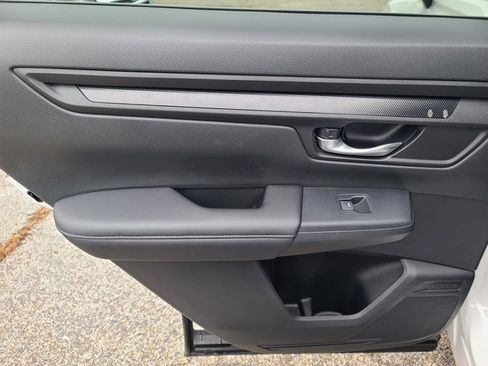 Used 2025 Honda CR-V LX image 12