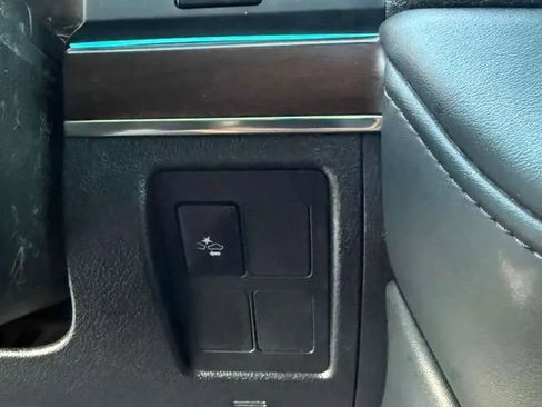 Used 2016 Toyota Land Cruiser Sport Utility 4D image 26