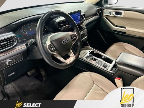 Used 2022 Ford Explorer Limited w/ Equipment Group 301A AWD/4WD image 9