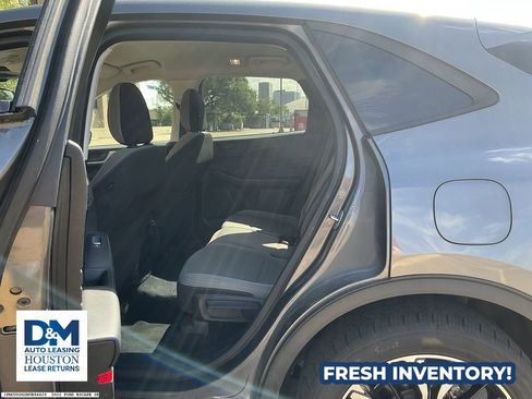 Used 2022 Ford Escape SE w/ SE Sport Appearance Package image 9
