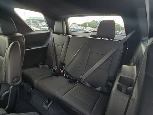Used 2023 Chevrolet Traverse LT FWD image 20