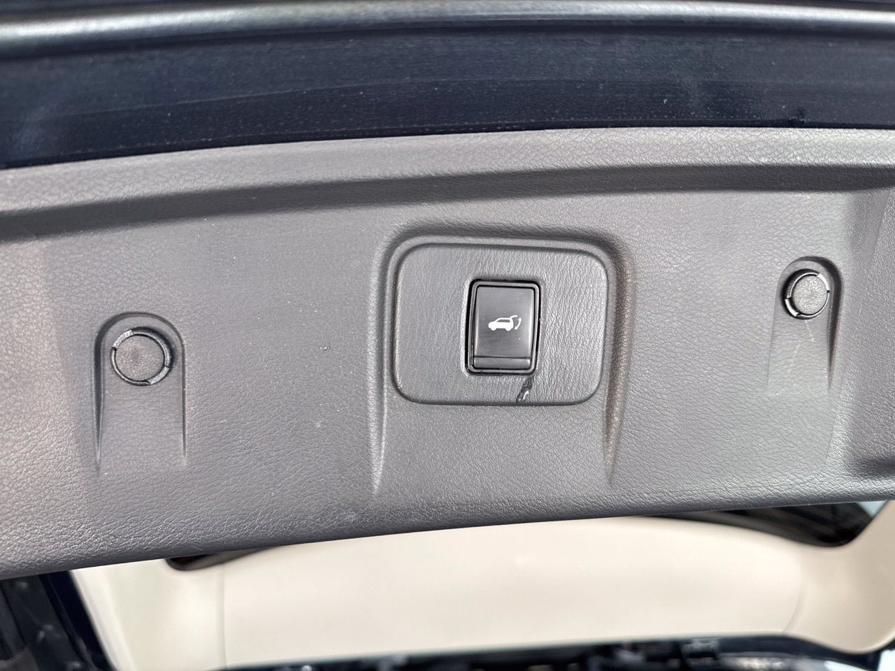 Used 2018 Nissan Murano Platinum w/ Cargo Package FWD image 11