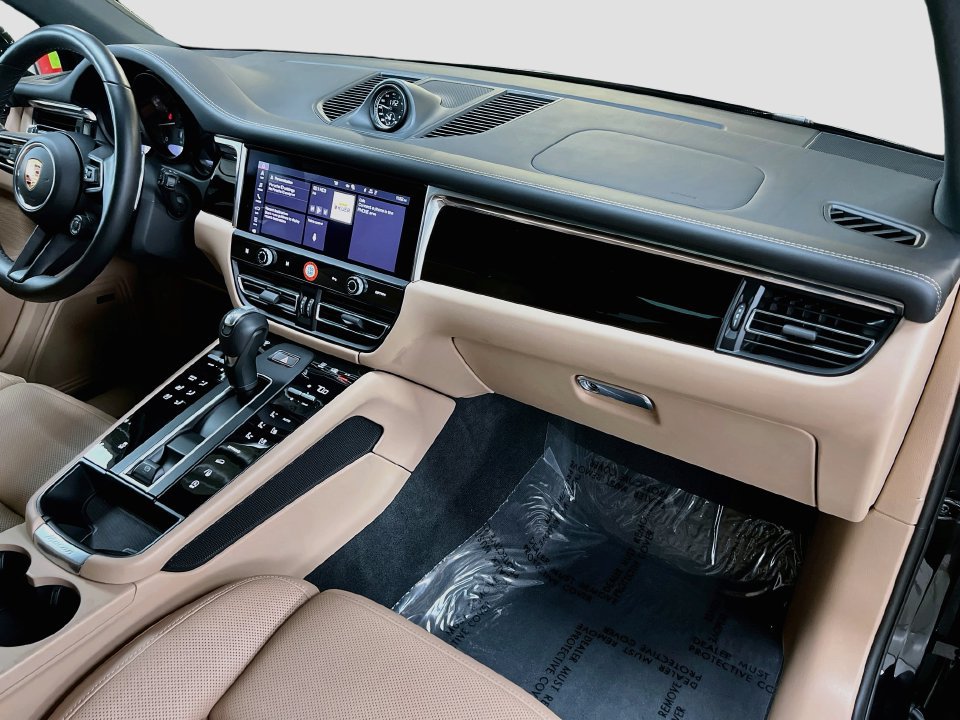 Certified 2026 Porsche Macan AWD/4WD image 31