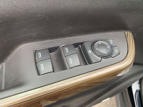 Used 2022 GMC Acadia SLE image 24