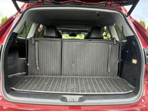 Used 2019 Toyota Highlander SE w/ Nightshade Edition AWD/4WD image 12