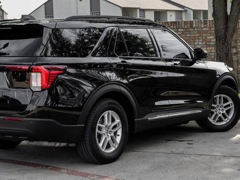 Used 2025 Ford Explorer Active image 17