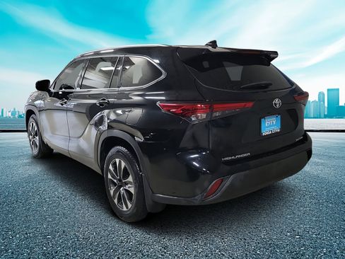 Used 2020 Toyota Highlander XLE image 4