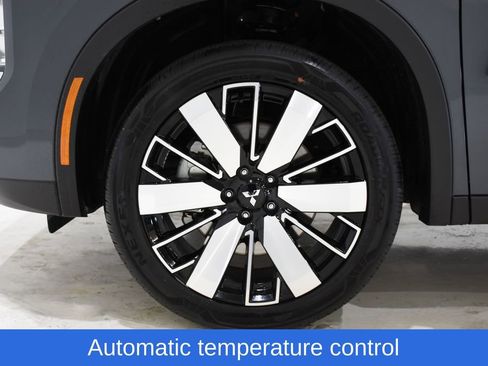 New 2026 Mitsubishi Outlander SE image 6