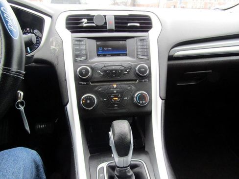 Used 2016 Ford Fusion SE FWD image 26