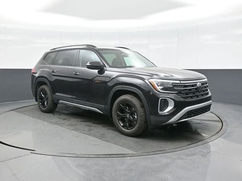 New 2026 Volkswagen Atlas Peak Edition AWD/4WD image 1