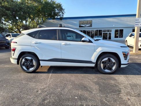 Used 2025 Hyundai Kona SEL image 8