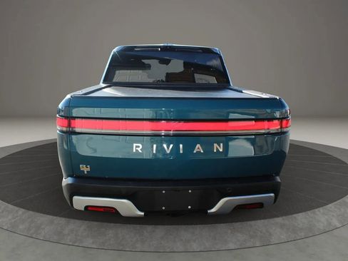 Used 2022 Rivian R1T Adventure image 7