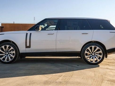 New 2025 Land Rover Range Rover Long Wheelbase SE image 5