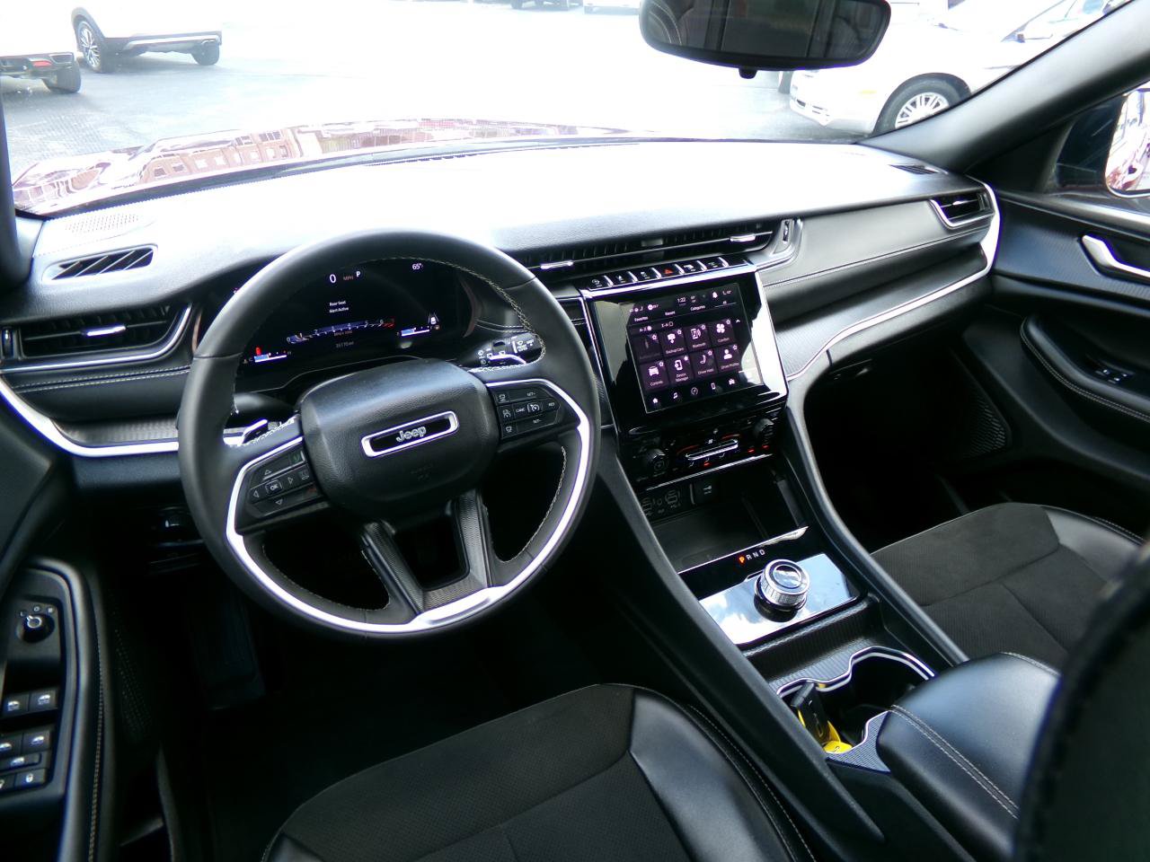 Used 2023 Jeep Grand Cherokee Altitude AWD/4WD image 16