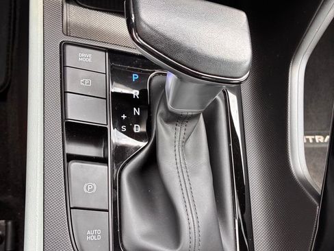 Used 2025 Hyundai Elantra Limited FWD image 34