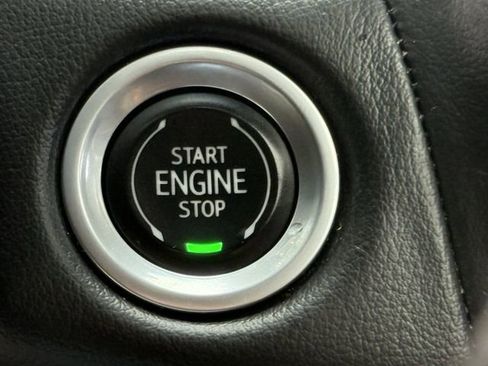 Used 2021 Chevrolet Tahoe Z71 w/ Luxury Package AWD/4WD image 20