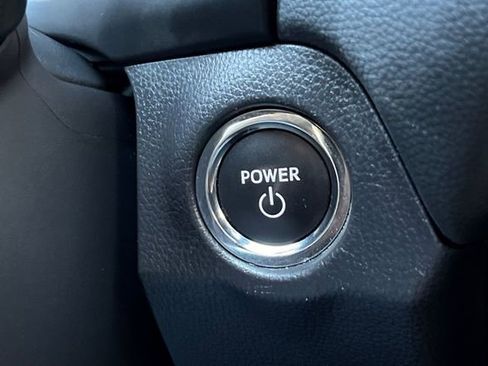 Used 2025 Toyota RAV4 XLE AWD/4WD image 28
