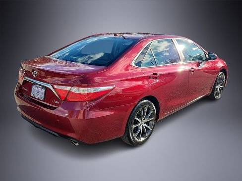 Used 2017 Toyota Camry XSE image 6
