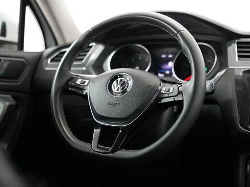 Used 2021 Volkswagen Tiguan SE w/ Panoramic Sunroof Package FWD image 11