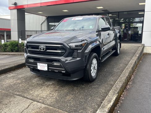 Certified 2025 Toyota Tacoma SR5 AWD/4WD image 3