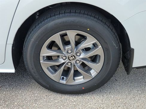 New 2026 Toyota Sienna XLE image 5