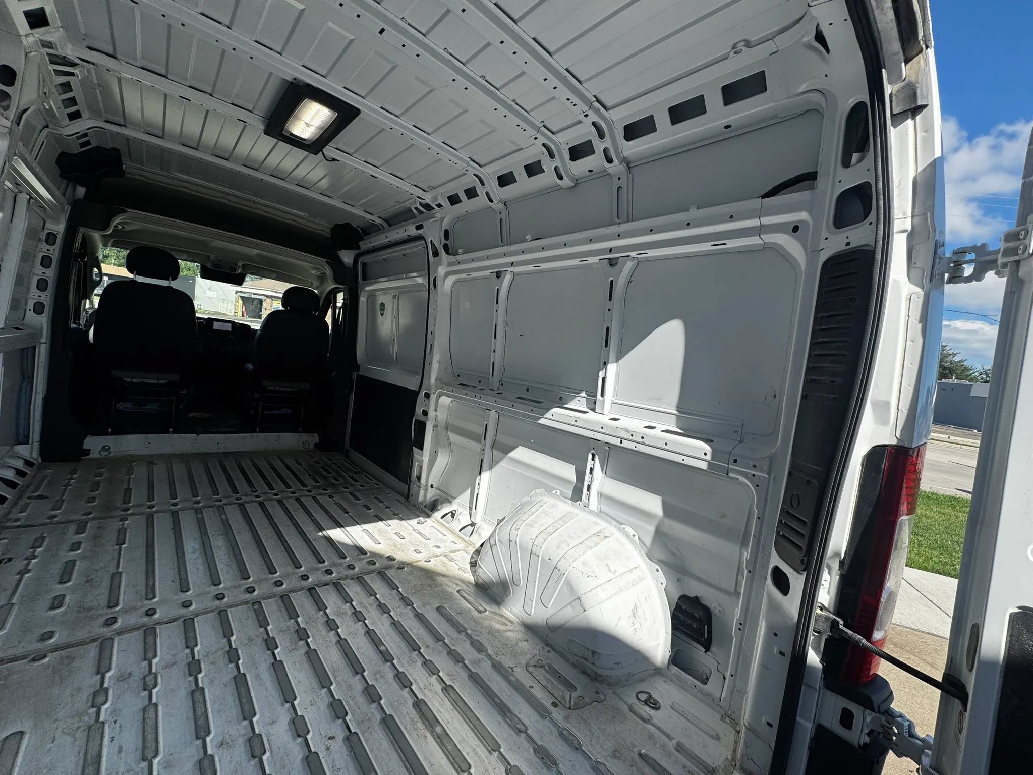 Used 2025 RAM ProMaster 2500 w/ Convenience Group FWD image 18