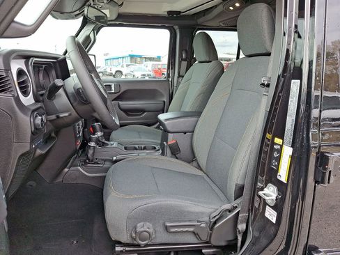 Used 2025 Jeep Wrangler Willys image 24
