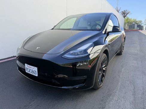 Used 2022 Tesla Model Y Long Range AWD/4WD image 1