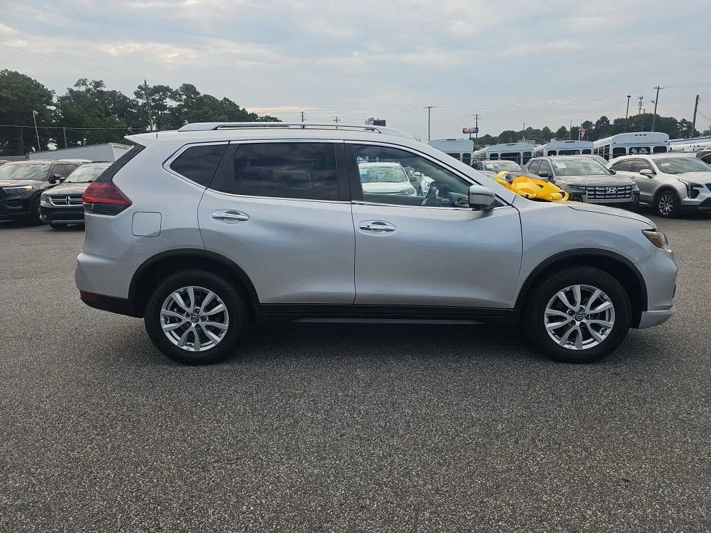 Used 2018 Nissan Rogue SV w/ Premium Package AWD/4WD image 8