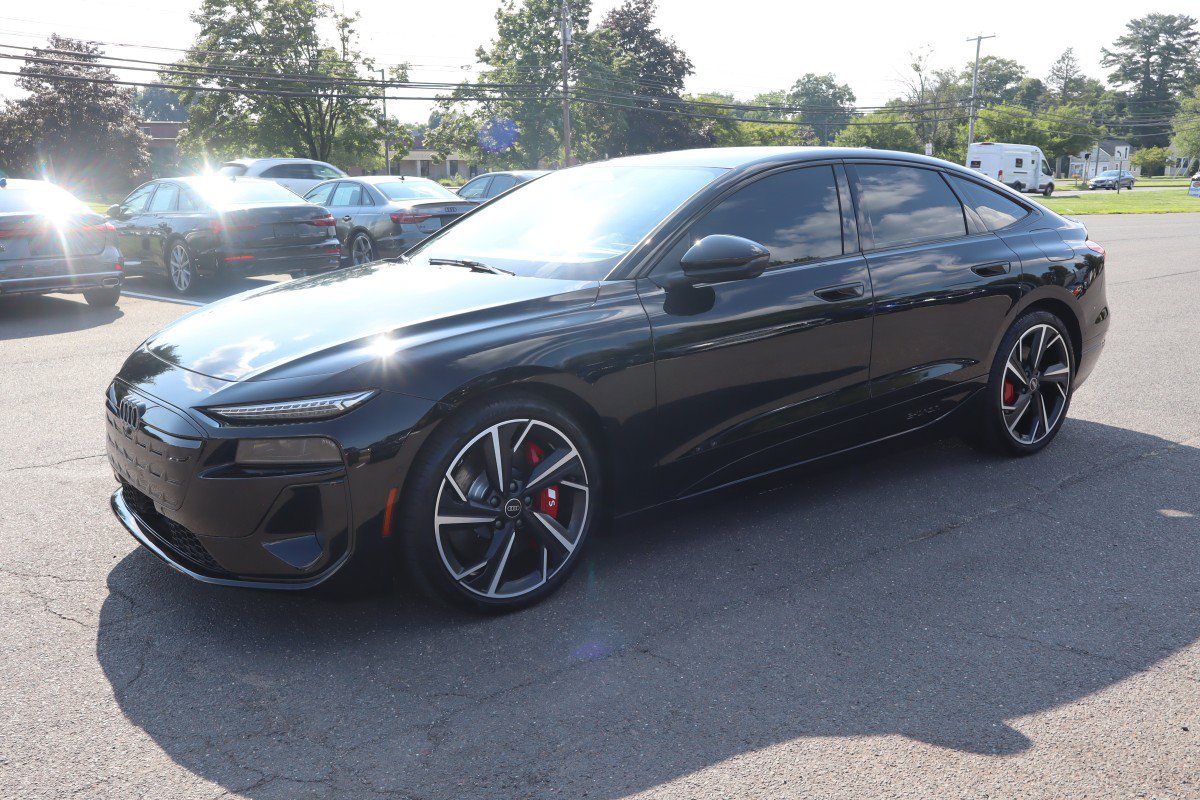 Used 2025 Audi S6 e-tron Prestige AWD/4WD image 2