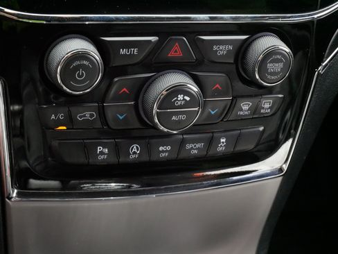 Used 2019 Jeep Grand Cherokee Limited w/ Luxury Group II AWD/4WD image 23