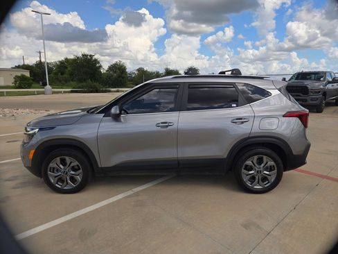 Used 2024 Kia Seltos S AWD/4WD image 6