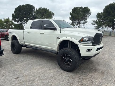 Used 2018 RAM 2500 Laramie AWD/4WD image 2