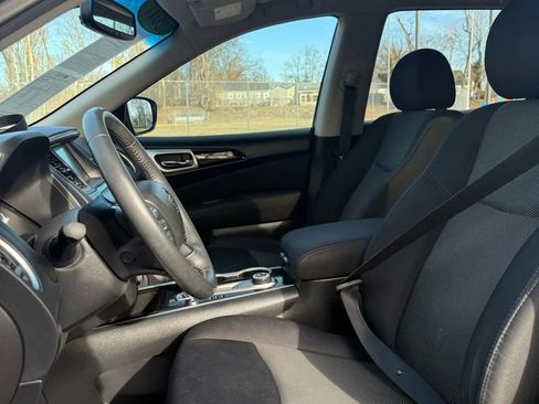 Used 2017 Nissan Pathfinder SV image 6