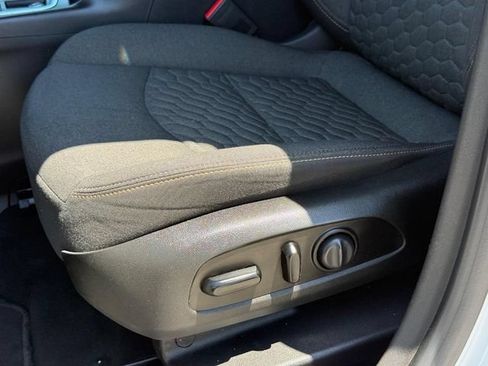Used 2021 Chevrolet Equinox LT FWD image 24