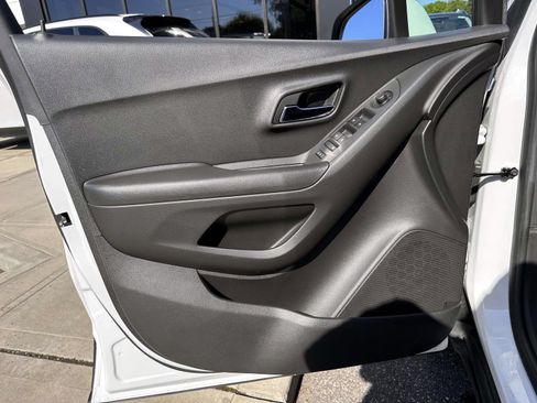 Used 2020 Chevrolet Trax LS w/ Tint and Cruise Package FWD image 9