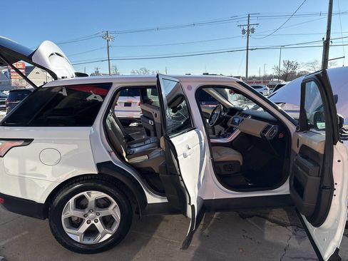 Used 2018 Land Rover Range Rover Sport SE image 25