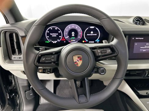 Certified 2025 Porsche Cayenne E-Hybrid AWD/4WD image 20