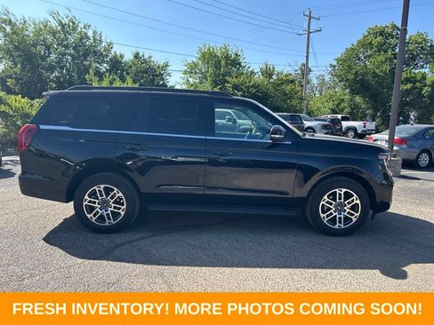 Used 2025 Ford Expedition Active AWD/4WD image 2