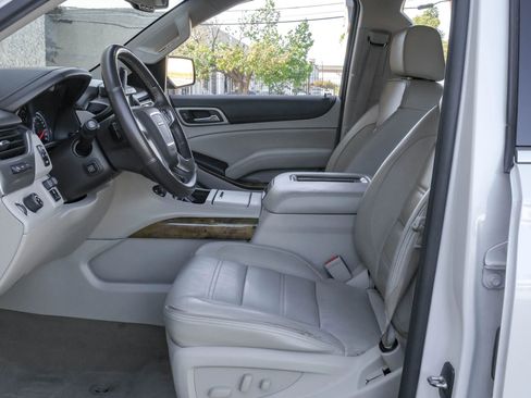 Used 2017 GMC Yukon Denali w/ Open Road Package image 4