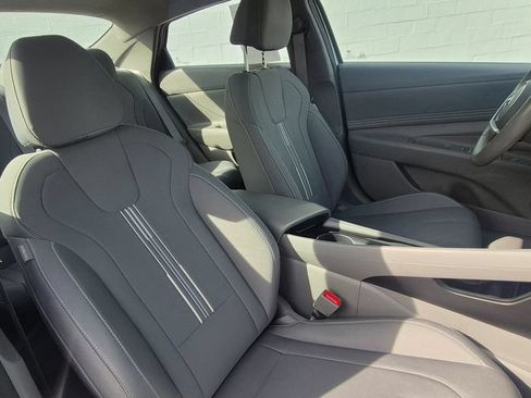 Used 2023 Hyundai Elantra SEL w/ Convenience Package FWD image 4