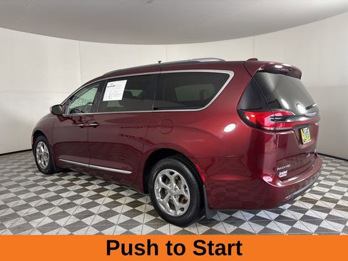 Used 2021 Chrysler Pacifica Limited w/ Uconnect Theater Family Group image 8