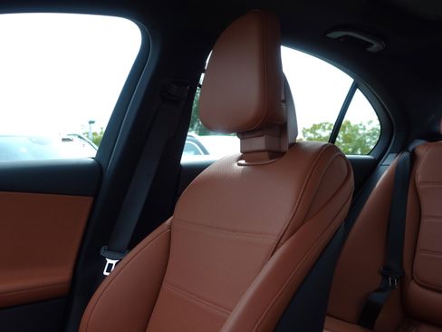 Used 2022 Mercedes-Benz C 300 C 300 4MATIC Sedan image 10