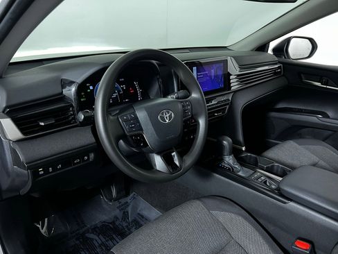 Used 2025 Toyota Camry LE image 12