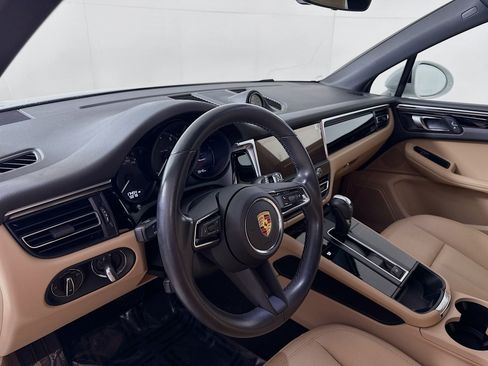 Certified 2023 Porsche Macan image 4